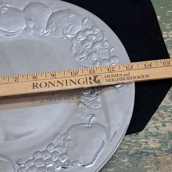 Wilton Armetale Silver Embossed Platter - Picture 8 of 8